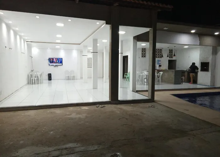 Casa Com Piscina, Hidromassagem E Churrasqueira.