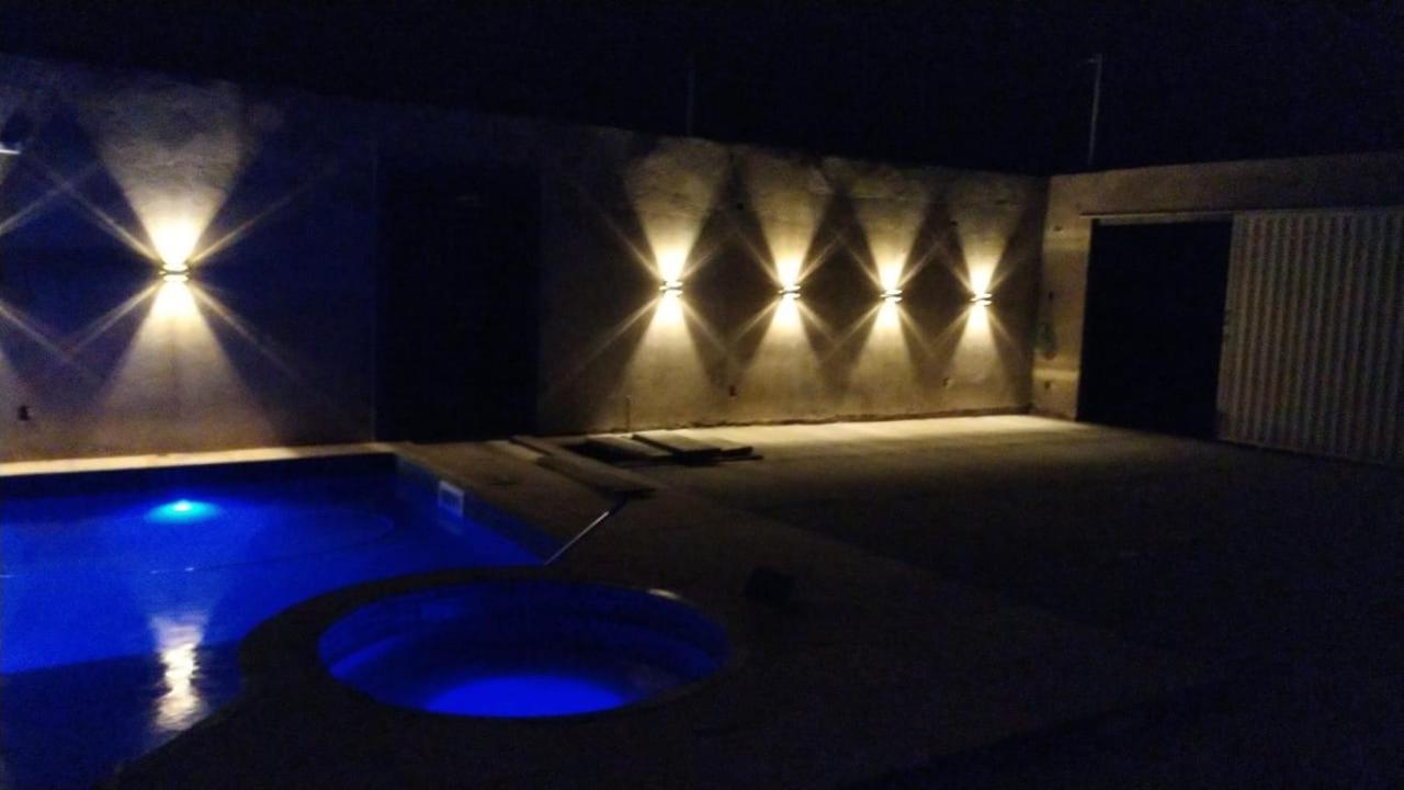 Casa Com Piscina, Hidromassagem E Churrasqueira. *